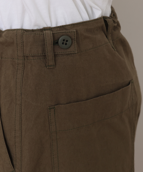 JOURNAL STANDARD LUXE(ジャーナルスタンダード ラックス)の「バフワッシャー ベイカーパンツ(その他パンツ・レディース・カーキ/ホワイト・SMALL/MEDIUM)」の22枚目の写真