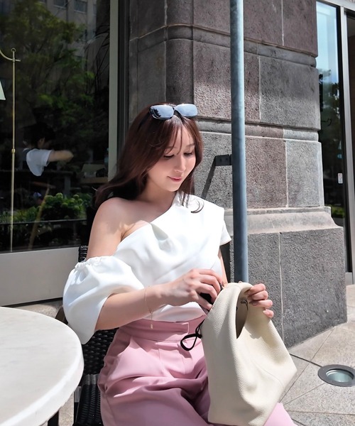 THEODORIC.dy（セオドリックディ）の「アシメフォールドブラウス（立体ドレープデザイン）（シャツ/ブラウス・レディース・ブラック/アイボリー・FREE）」の14枚目の写真