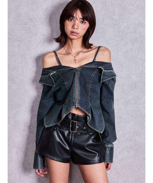GYDA（ジェイダ）の「ベルト付きストレッチフェイクレザーショートパンツ（その他パンツ・レディース・ブラック・X-SMALL/SMALL/MEDIUM）」の3枚目の写真