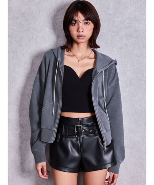 GYDA（ジェイダ）の「ベルト付きストレッチフェイクレザーショートパンツ（その他パンツ・レディース・ブラック・X-SMALL/SMALL/MEDIUM）」の5枚目の写真
