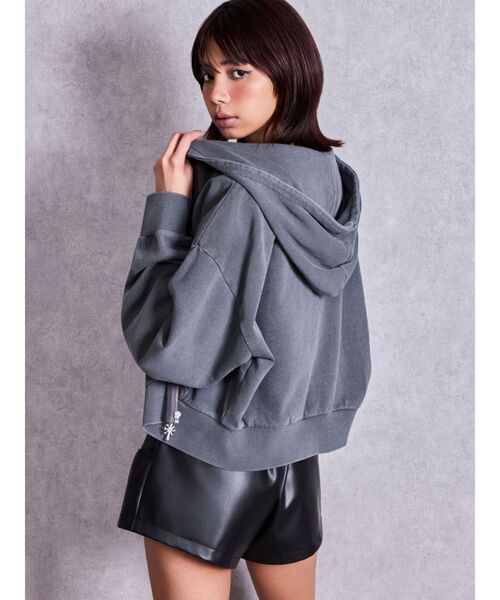GYDA（ジェイダ）の「ベルト付きストレッチフェイクレザーショートパンツ（その他パンツ・レディース・ブラック・X-SMALL/SMALL/MEDIUM）」の6枚目の写真