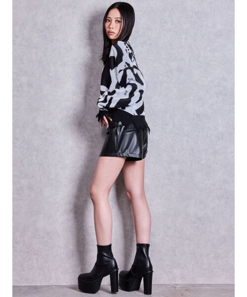 GYDA（ジェイダ）の「ベルト付きストレッチフェイクレザーショートパンツ（その他パンツ・レディース・ブラック・X-SMALL/SMALL/MEDIUM）」の10枚目の写真