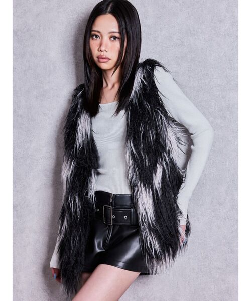 GYDA（ジェイダ）の「ベルト付きストレッチフェイクレザーショートパンツ（その他パンツ・レディース・ブラック・X-SMALL/SMALL/MEDIUM）」の16枚目の写真
