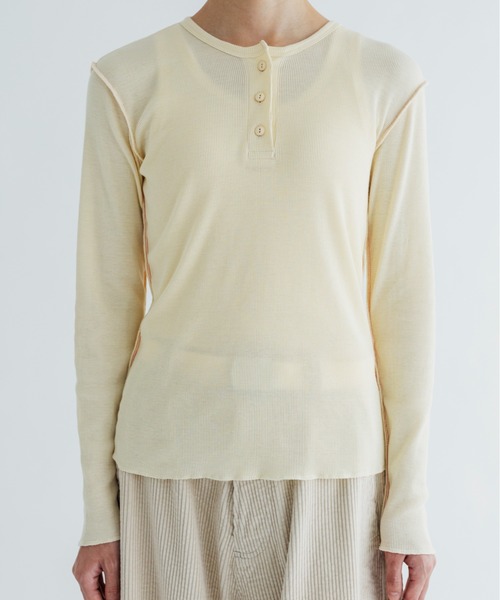 MEYAME(メヤメ)の「MEYAME/メヤメ ソフトリブヘンリーネック SOFT RIB HENRY NECK MEY-2502(Tシャツ/カットソー・レディース・レッド/ブラック/クリーム・FREE)」の1枚目の写真