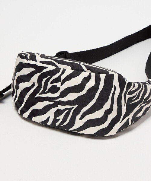 LeSportsac(レスポートサック)の「【別注】<LeSportsac>ハンモック バッグ(ゼブラ)(ショルダーバッグ・レディース・その他1・FREE)」の10枚目の写真
