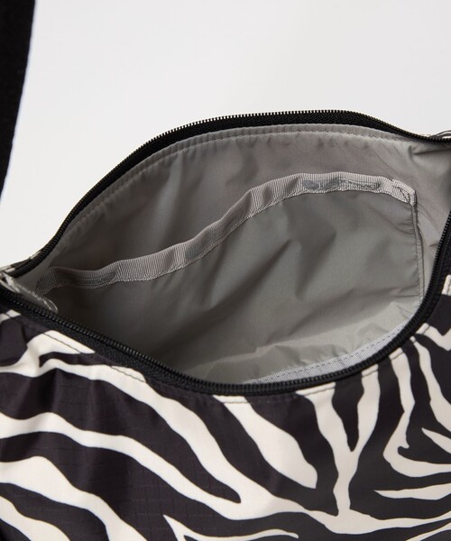 LeSportsac(レスポートサック)の「【別注】<LeSportsac>ハンモック バッグ(ゼブラ)(ショルダーバッグ・レディース・その他1・FREE)」の13枚目の写真