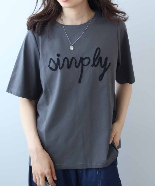 leswel(レスウェル)の「【M~5L】コード刺しゅうロゴTシャツ(Tシャツ/カットソー・レディース・ブラウン/ライトグレー/チャコールグレー・3L/LL/L/M/5L/4L)」の2枚目の写真