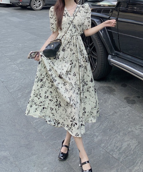 tolene(トレネ)の「【カシュクールパフスリーブワンピース】(ワンピース・レディース・ホワイト/ブラック・FREE)」の8枚目の写真