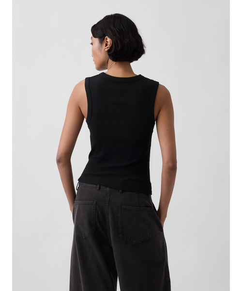 GAP(ギャップ)の「モダン クルーネック タンクトップ(タンクトップ・レディース・ホワイト/ブラック/ブラウン・XXS/XL/L/S/M/XS)」の7枚目の写真