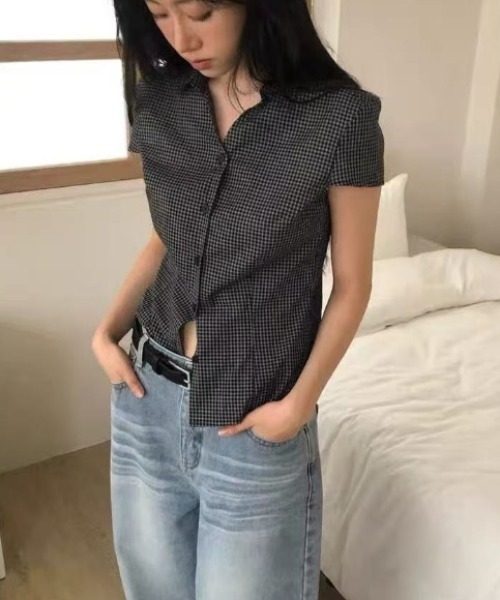 Achic(アシック)の「ギンガムチェックコンパクト半袖シャツ(Tシャツ/カットソー・レディース・ホワイト/ブラック/ベージュ・M)」の5枚目の写真