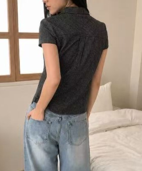Achic(アシック)の「ギンガムチェックコンパクト半袖シャツ(Tシャツ/カットソー・レディース・ホワイト/ブラック/ベージュ・M)」の7枚目の写真
