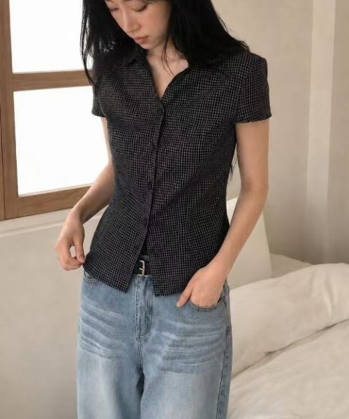 Achic(アシック)の「ギンガムチェックコンパクト半袖シャツ(Tシャツ/カットソー・レディース・ホワイト/ブラック/ベージュ・M)」の10枚目の写真