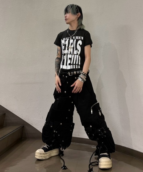 UNIZ(ユニズ)の「【UNIZ】Dragon Slayer Hood Pants / 【ユニズ】ドラゴンレースアップパッチワークデニムカーゴパンツ(デニムパンツ・メンズ・ブラック・01/00)」の13枚目の写真