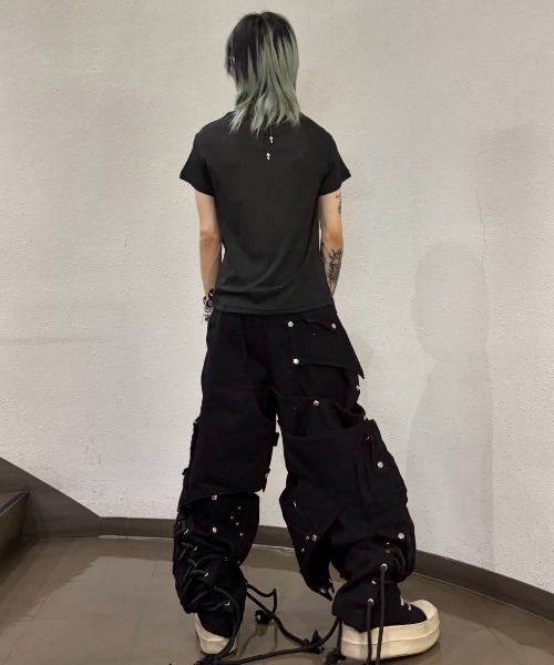 UNIZ(ユニズ)の「【UNIZ】Dragon Slayer Hood Pants / 【ユニズ】ドラゴンレースアップパッチワークデニムカーゴパンツ(デニムパンツ・メンズ・ブラック・01/00)」の15枚目の写真