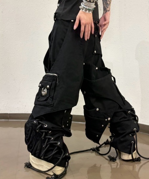 UNIZ(ユニズ)の「【UNIZ】Dragon Slayer Hood Pants / 【ユニズ】ドラゴンレースアップパッチワークデニムカーゴパンツ(デニムパンツ・メンズ・ブラック・01/00)」の11枚目の写真