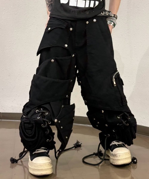 UNIZ(ユニズ)の「【UNIZ】Dragon Slayer Hood Pants / 【ユニズ】ドラゴンレースアップパッチワークデニムカーゴパンツ(デニムパンツ・メンズ・ブラック・01/00)」の7枚目の写真