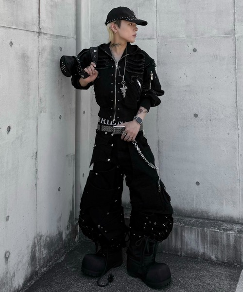 UNIZ(ユニズ)の「【UNIZ】Dragon Slayer Hood Pants / 【ユニズ】ドラゴンレースアップパッチワークデニムカーゴパンツ(デニムパンツ・メンズ・ブラック・01/00)」の2枚目の写真