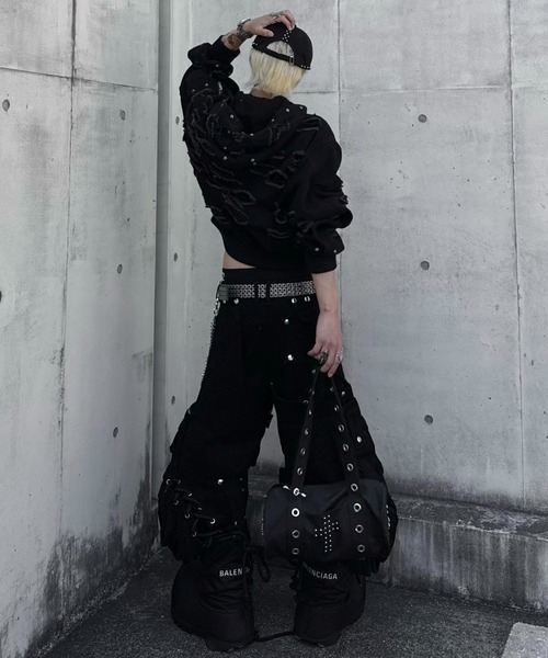 UNIZ(ユニズ)の「【UNIZ】Dragon Slayer Hood Pants / 【ユニズ】ドラゴンレースアップパッチワークデニムカーゴパンツ(デニムパンツ・メンズ・ブラック・01/00)」の5枚目の写真
