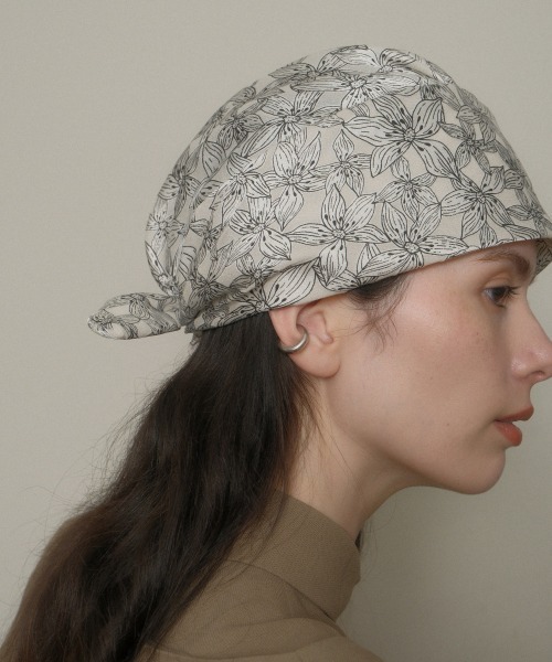 arth(アース)の「arth Opal Flower Head Wrap / アース(ヘアバンド・レディース・ブラック/ホワイト・FREE)」の2枚目の写真