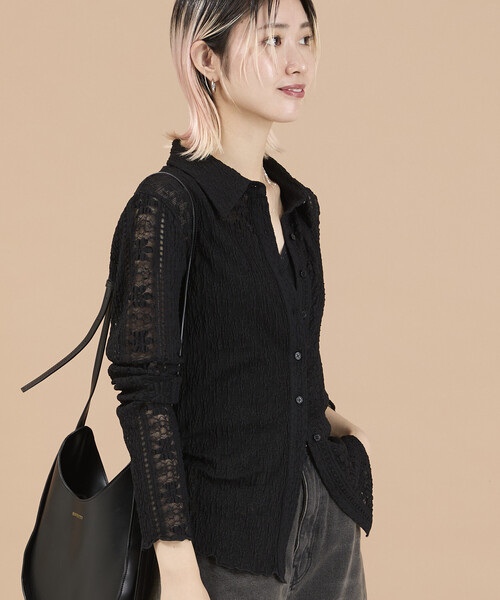 Freada(フリーダ)の「Freada/フリーダ 花柄カットレースシャツ(シャツ/ブラウス・レディース・ブラック/ホワイト・ONE SIZE)」の2枚目の写真