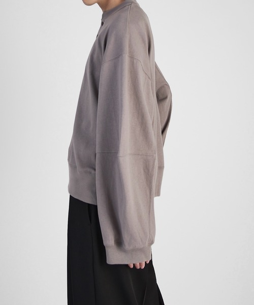 Lui's(ルイス)の「【Neucon】WIDE-SLEEVE HENLRY-NECK BIG TEE / ワイドスリーブヘンリーネックビッグロンT(Tシャツ/カットソー・メンズ・グレー/ブラック/ホワイト・2/1)」の12枚目の写真