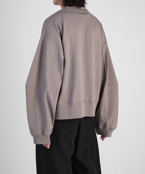 Lui's(ルイス)の「【Neucon】WIDE-SLEEVE HENLRY-NECK BIG TEE / ワイドスリーブヘンリーネックビッグロンT(Tシャツ/カットソー・メンズ・グレー/ブラック/ホワイト・2/1)」の13枚目の写真