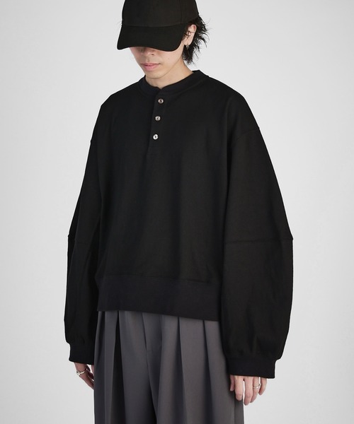 Lui's(ルイス)の「【Neucon】WIDE-SLEEVE HENLRY-NECK BIG TEE / ワイドスリーブヘンリーネックビッグロンT(Tシャツ/カットソー・メンズ・グレー/ブラック/ホワイト・2/1)」の21枚目の写真