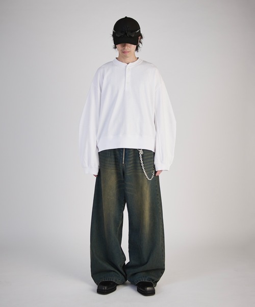 Lui's(ルイス)の「【Neucon】WIDE-SLEEVE HENLRY-NECK BIG TEE / ワイドスリーブヘンリーネックビッグロンT(Tシャツ/カットソー・メンズ・グレー/ブラック/ホワイト・2/1)」の5枚目の写真