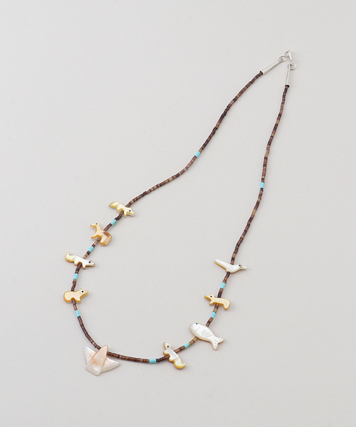 FRAMeWORK(フレームワーク)の「Harpo/アルポ フィティッシュ SHORT NECKLACE(ネックレス・レディース・ベージュ・FREE)」の3枚目の写真