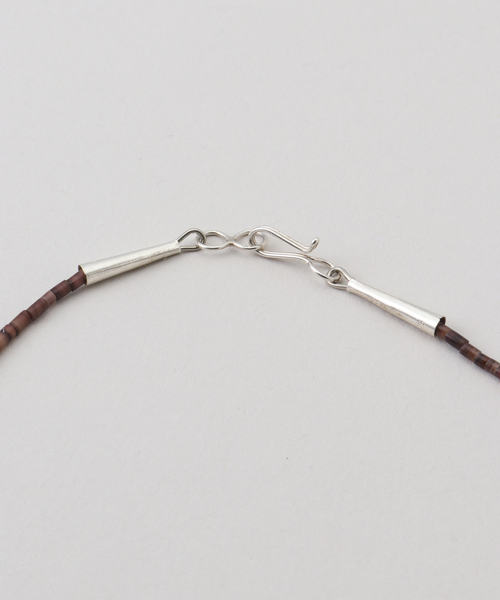 FRAMeWORK(フレームワーク)の「Harpo/アルポ フィティッシュ SHORT NECKLACE(ネックレス・レディース・ベージュ・FREE)」の4枚目の写真