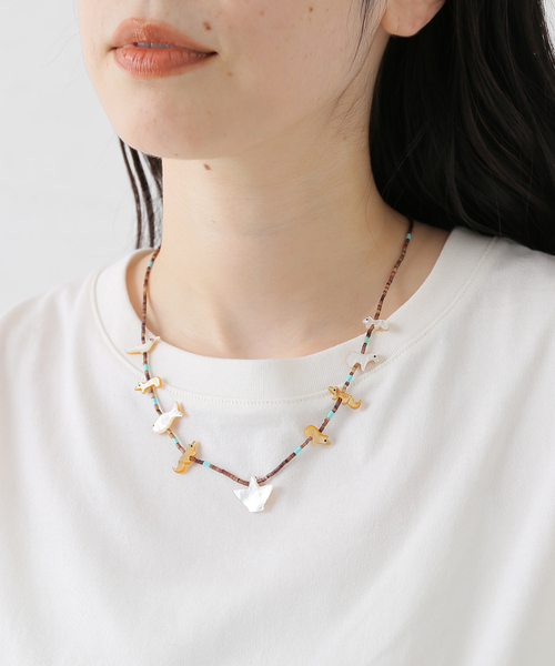 FRAMeWORK(フレームワーク)の「Harpo/アルポ フィティッシュ SHORT NECKLACE(ネックレス・レディース・ベージュ・FREE)」の2枚目の写真