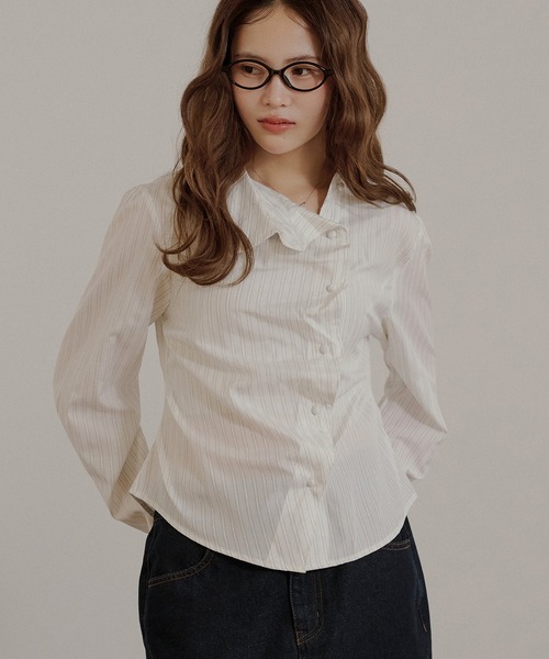 MUHET(ミュエータ)の「gather design shirt blouse / ギャザーデザインブラウス(シャツ/ブラウス・レディース・ネイビー/オフホワイト/ブラック・FREE)」の1枚目の写真
