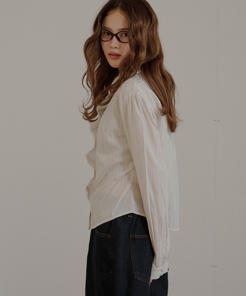 MUHET(ミュエータ)の「gather design shirt blouse / ギャザーデザインブラウス(シャツ/ブラウス・レディース・ネイビー/オフホワイト/ブラック・FREE)」の8枚目の写真