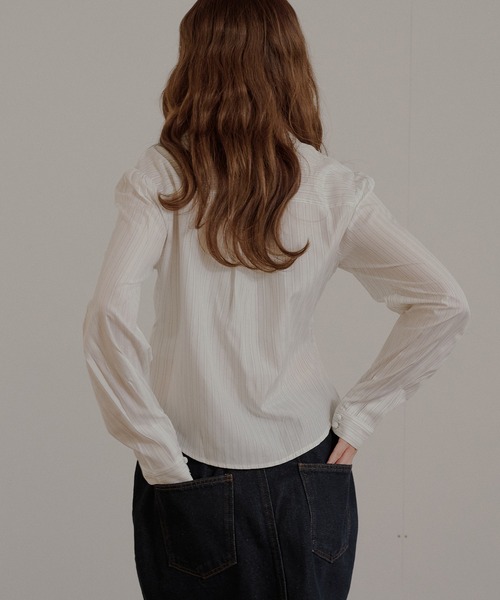 MUHET(ミュエータ)の「gather design shirt blouse / ギャザーデザインブラウス(シャツ/ブラウス・レディース・ネイビー/オフホワイト/ブラック・FREE)」の9枚目の写真