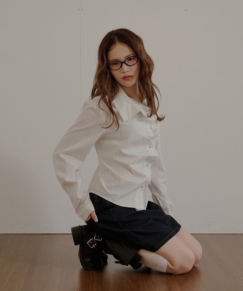 MUHET(ミュエータ)の「gather design shirt blouse / ギャザーデザインブラウス(シャツ/ブラウス・レディース・ネイビー/オフホワイト/ブラック・FREE)」の10枚目の写真