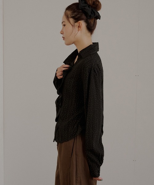 MUHET(ミュエータ)の「gather design shirt blouse / ギャザーデザインブラウス(シャツ/ブラウス・レディース・ネイビー/オフホワイト/ブラック・FREE)」の19枚目の写真