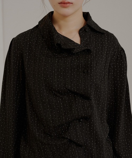 MUHET(ミュエータ)の「gather design shirt blouse / ギャザーデザインブラウス(シャツ/ブラウス・レディース・ネイビー/オフホワイト/ブラック・FREE)」の21枚目の写真