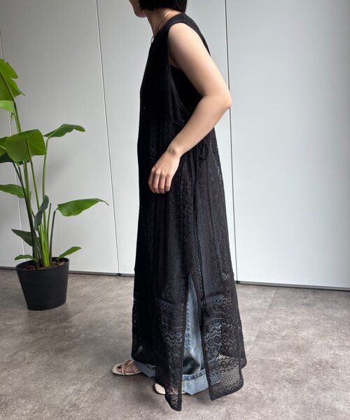 Jena espace merveilleux(ジェナ エスパスメルヴェイユ)の「レースロングジレ(ワンピース・レディース・オフホワイト/ブラック・FREE)」の2枚目の写真