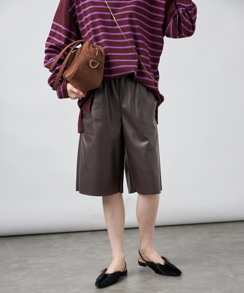 VERMEIL par iena(ヴェルメイユパーイエナ)の「Faux Leather イージーショーツ(その他パンツ・レディース・ブラウン/ブラック・36/38)」の15枚目の写真