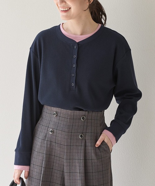 Honeys(ハニーズ)の「ヘンリーネックトップス(Tシャツ/カットソー・レディース・グリーン/ダークパープル/ネイビー/スミクロ・M/L/LL)」の3枚目の写真