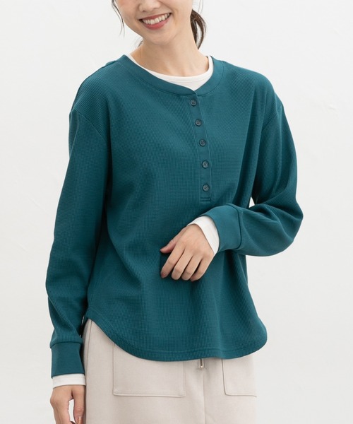 Honeys(ハニーズ)の「ヘンリーネックトップス(Tシャツ/カットソー・レディース・グリーン/ダークパープル/ネイビー/スミクロ・M/L/LL)」の2枚目の写真