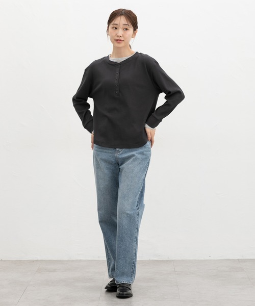 Honeys(ハニーズ)の「ヘンリーネックトップス(Tシャツ/カットソー・レディース・グリーン/ダークパープル/ネイビー/スミクロ・M/L/LL)」の6枚目の写真