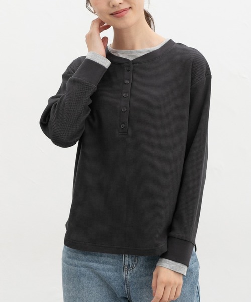 Honeys(ハニーズ)の「ヘンリーネックトップス(Tシャツ/カットソー・レディース・グリーン/ダークパープル/ネイビー/スミクロ・M/L/LL)」の7枚目の写真