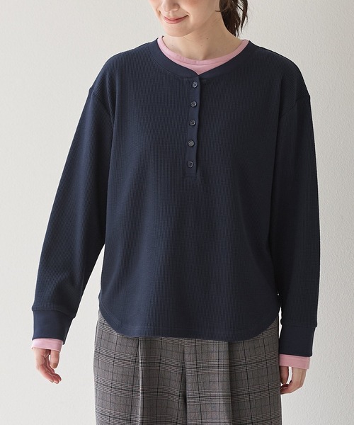 Honeys(ハニーズ)の「ヘンリーネックトップス(Tシャツ/カットソー・レディース・グリーン/ダークパープル/ネイビー/スミクロ・M/L/LL)」の11枚目の写真