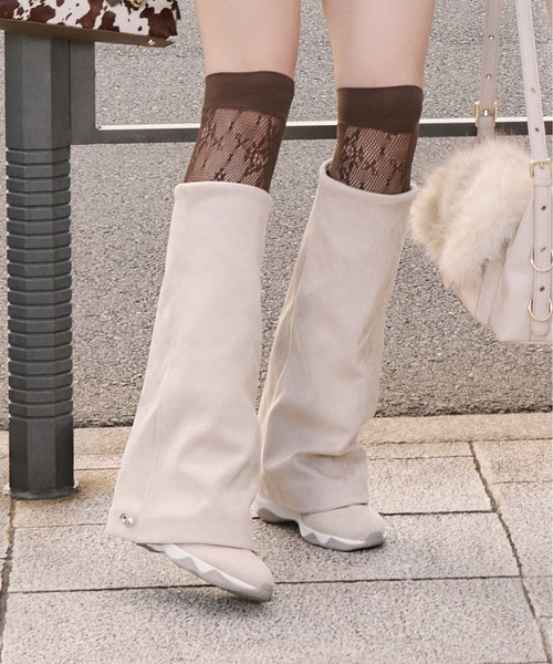+diana(プラスダイアナ)の「ルーズシルエットブーツ(ブーツ・レディース・ブラック/アイボリー・25.0cm/25.5cm/22.0cm/22.5cm/23.0cm/23.5cm/24.0cm/24.5cm/21.5cm)」の16枚目の写真