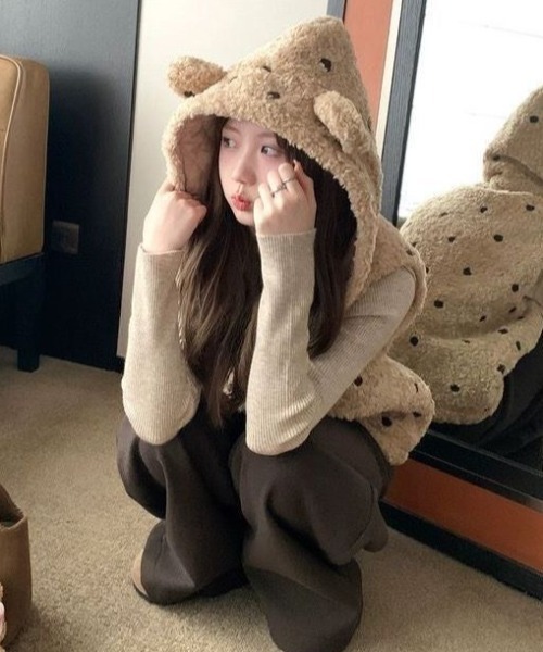 AVYL(アヴィル)の「もこもこボアフードベスト(ベスト・レディース・ブラウン・M)」の2枚目の写真