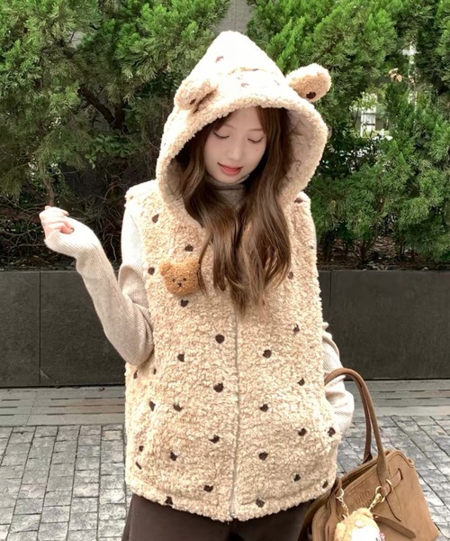 AVYL(アヴィル)の「もこもこボアフードベスト(ベスト・レディース・ブラウン・M)」の4枚目の写真