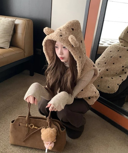 AVYL(アヴィル)の「もこもこボアフードベスト(ベスト・レディース・ブラウン・M)」の5枚目の写真