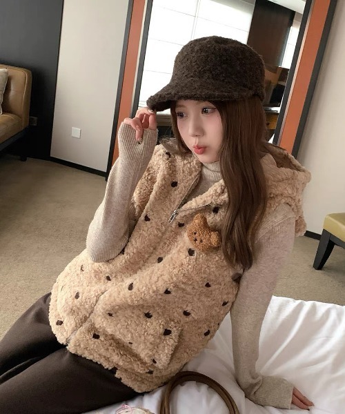 AVYL(アヴィル)の「もこもこボアフードベスト(ベスト・レディース・ブラウン・M)」の11枚目の写真