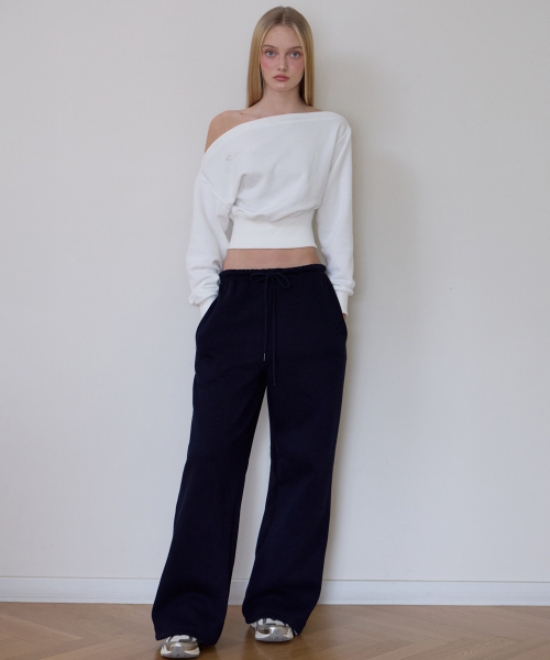 ROSEFRANTZ（ロゼフランツ）の「Crop Off Shoulder Sweatshirt [Ivory]（スウェット・レディース・アイボリー・OS）」の4枚目の写真